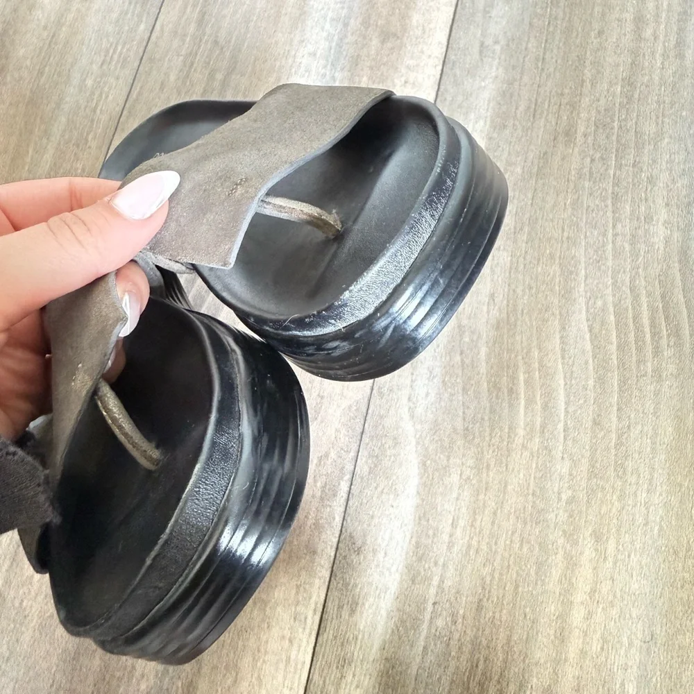 Donald Pliner Women's Fifi Flatform Thong Sandals metallic size 8.5 - Picture 5 of 6